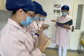 记者现场探访：看！护士周敏的一天……图片