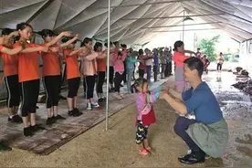 北京夫妇到云南山里教芭蕾：“一生一村一件事”图片