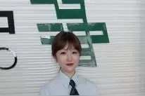 三轮车追尾大货车后被拖行 女司机狂追两公里救下2人图片