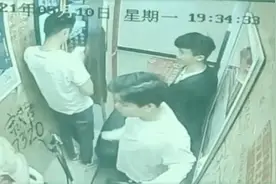 电梯安装电瓶车禁入系统，女子神操作“破解”图片