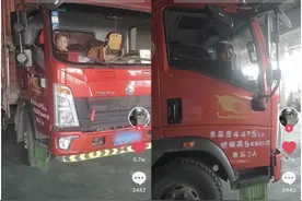 河南货车司机带75岁母亲拉货走红！背后真相引人落泪......图片