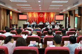 梅州梅江区八届人大常委会召开第三十五次会议图片