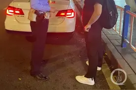 宁波小伙站在重庆街头报警：女朋友从我这借走20万，现在找不到她了图片