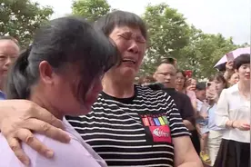 失散32年后的重逢：女儿走失后终相认，成母亲节最好的礼物图片