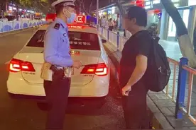 宁波小伙重庆街头报警找女友：贷款借她20万元 现在联系不上了图片