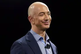 国际观察丨美国两大富豪“隔空PK”：贝索斯5亿美元造超级游艇，马斯克热炒狗狗币图片