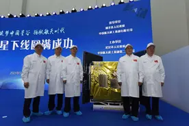 卫星批产时代来临！我国首条小卫星智能生产线首颗卫星下线图片