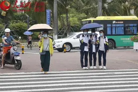 连日高温预警 看海南人那些“防晒神器”图片