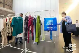 直击现场｜交换衣物，传递故事图片