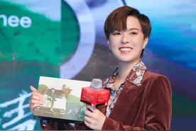 封面会客厅丨坚持音乐仪式感 Sunnee杨芸晴发布首张实体专辑：尊重中国文化首先要学好中文图片