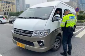 武汉交警严查机动车违法，一天处罚违法鸣笛38起图片