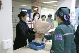 日照市中心医院举办纪念5.12国际护士节表彰庆祝大会图片