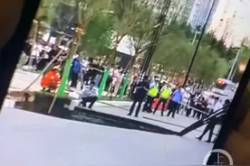 西安一地铁站旁路面塌陷现大坑，一女子不幸身亡图片