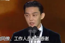 30秒｜韩星刘亚仁凭借《无声》二封影帝 拿下百想“最佳男主角奖”视频封面