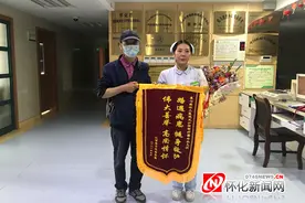 怀孕护士奋力抢救倒地路人 患者家属护士节登门致谢图片