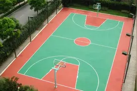 老人穿球场遭撞伤索赔被驳：“自甘风险”自行担责视频封面