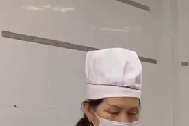淮安一中学请高三生免费吃夜宵：提供能量和人文关怀视频封面
