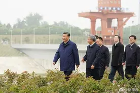 习近平来到南水北调移民村：“吃水不忘掘井人，你们就是掘井人”图片