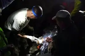 “救援队员断水，驴友却在泡茶”，这样真的好吗？图片