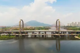 福建漳州这座跨江大桥靠32条钢索牵起“时空之门”图片
