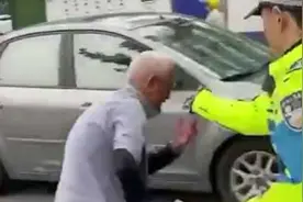 网传一民警用辣椒水喷老人？杭州交警通报图片