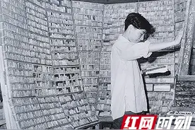 让色彩照进百年历史⑦丨印制一本书从几个月到几个小时，是什么撑起的？图片