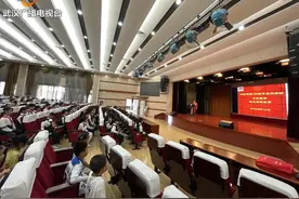 传承红色基因 厚植爱国情怀——社区党员进校园讲红色故事图片