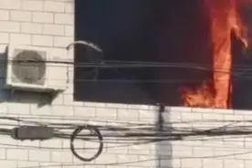 14岁少年冲进火海救出两个孩子，母亲：骄傲，也后怕视频封面