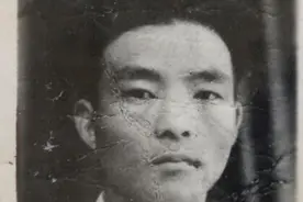 “把我运回兰考，埋在沙堆上……”他走后，数万群众自发送行，所有人都哭了图片
