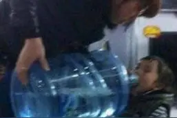 小区自来水出现水蛭，居民：不止！还有红线虫图片