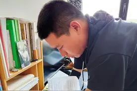 38岁无手“斜杠青年”考上全日制研究生：将为中国画而战斗图片