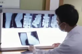 一家6口人，父母是残疾，4姐妹也都有双膝外翻疾病 大家快来帮帮这个不幸的家庭图片