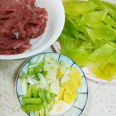 #以美食的名义说爱她#简单的莴笋炒肉片，最爱家的味道