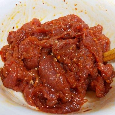 #以美食的名义说爱她#简单的莴笋炒肉片，最爱家的味道