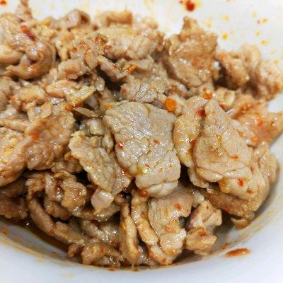 #以美食的名义说爱她#简单的莴笋炒肉片，最爱家的味道