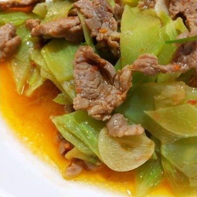 #以美食的名义说爱她#简单的莴笋炒肉片，最爱家的味道