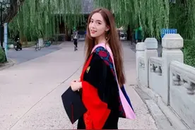「轻松阅读」优秀！直播聊学习成“网红”的北大博士，毕业后入职民办学校，年薪70万图片