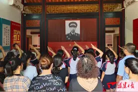 ​这堂家庭教育课够“红”图片