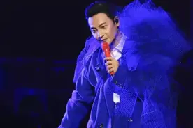 陈志朋献演重庆大礼堂，再唱《蝴蝶飞呀》等小虎队金曲图片