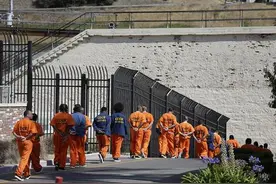 美一对兄弟被误判死刑十余年 终获7500万美元赔偿图片