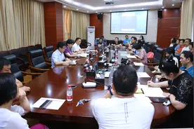李红梅在马克思主义学院全体教职工大会上强调：要建设团结、和谐、奋进的马克思主义学院图片