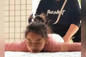 10岁女孩陈洲阳再破吉尼斯世界纪录 前胸着地滚翻20米仅用13.22秒图片