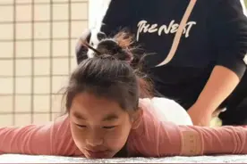 10岁女孩陈洲阳再破吉尼斯世界纪录 前胸着地滚翻20米仅用13.22秒图片