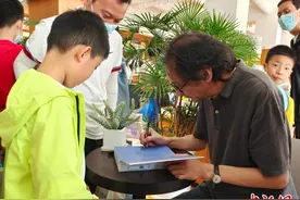 摄影家用镜头记录珠穆朗玛峰生物多样性 收录455种珍稀物种图片