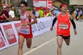 广西举行古镇马拉松 近5000选手山水中竞速图片