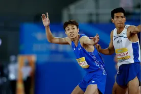 田径——“相约幸福成都”田径邀请赛：混合4X400米接力决赛赛况图片