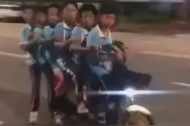 视频传疯！1、2、3…6名“熊孩子”骑1辆电动车……图片