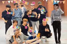 INTO1周柯宇迎19岁生日，刘宇、高卿尘零点晒照送祝福图片