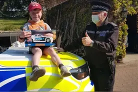 5岁男孩冷静拨打报警电话 成功救助晕倒的母亲图片