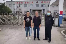 扬言用头盔攻击轿车司机！巢湖一男子醉酒后骑电动车四处滋事被拘图片